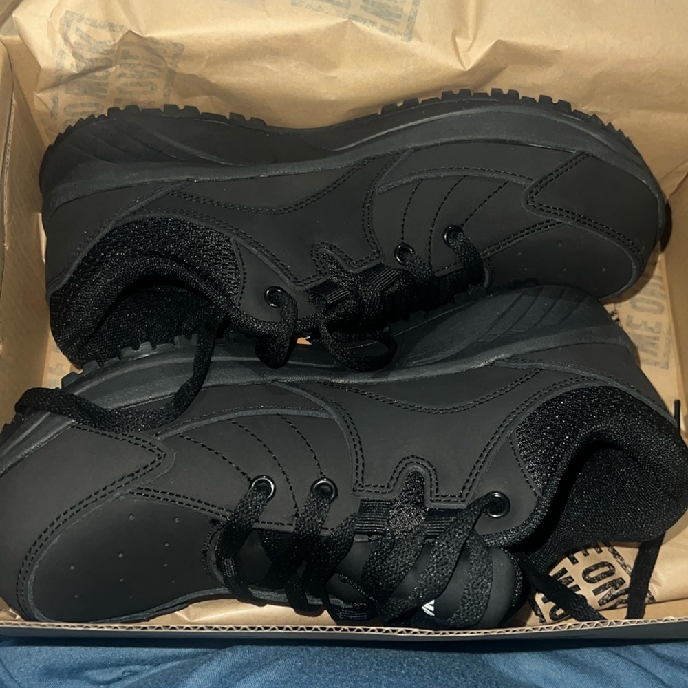 Women’s Sneakers size 7 WIDE